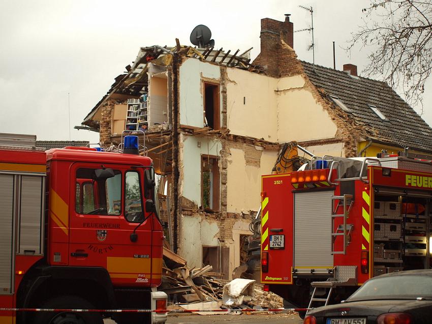 Hausexplosion Bruehl bei Koeln Pingsdorferstr P460.JPG